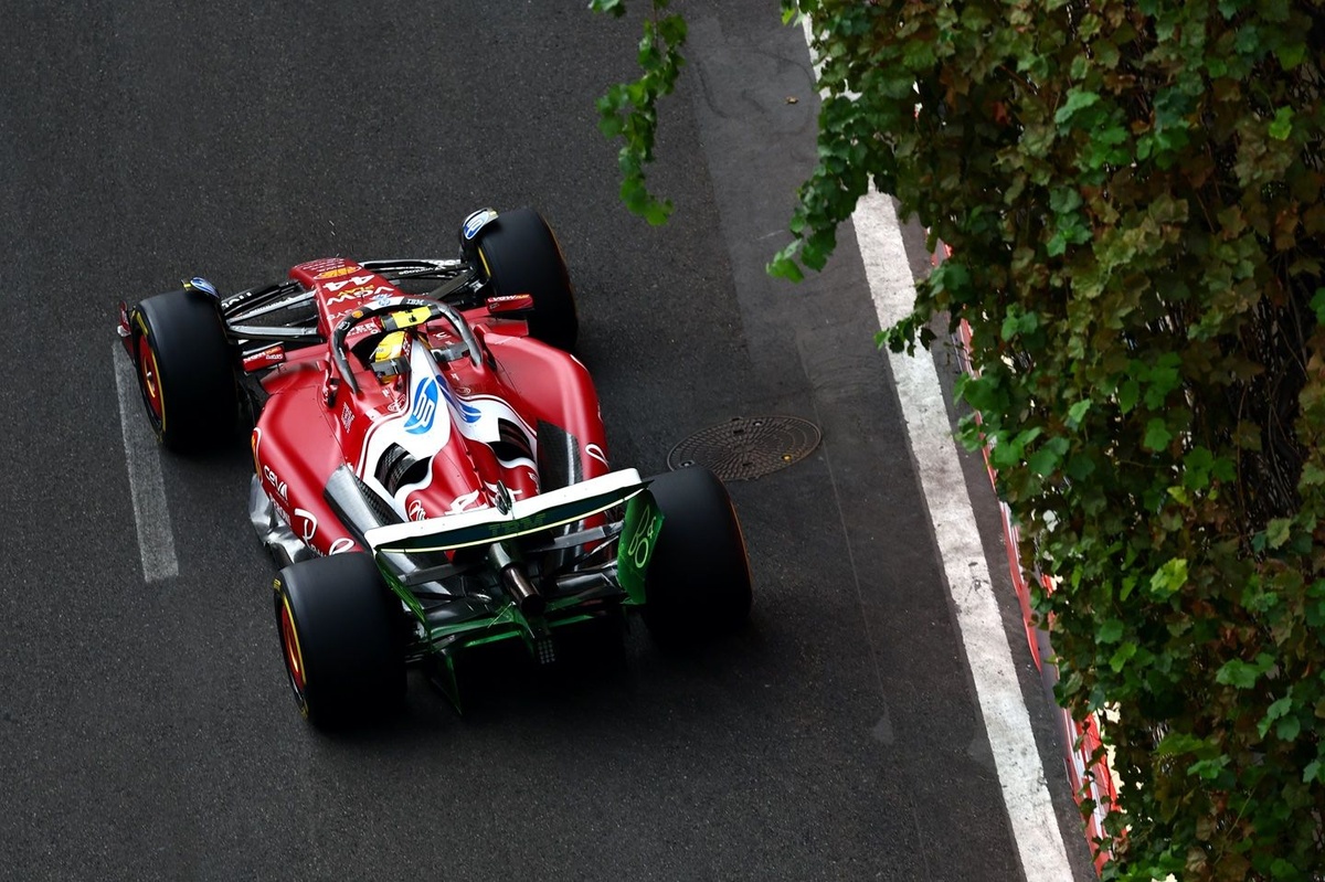 Lewis hamilton ferrari.jpg