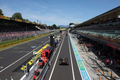 Oscar piastri mclaren.jpg