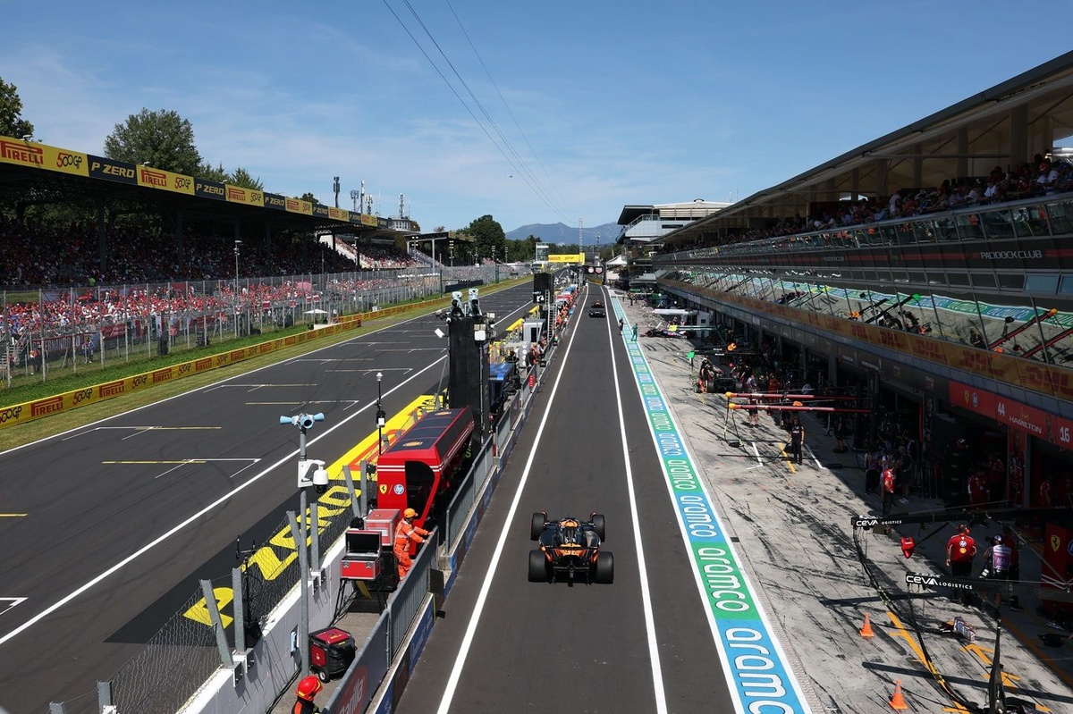 Oscar piastri mclaren.jpg