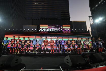 Riders line up 3.jpg